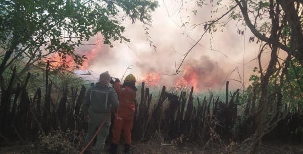 Inc&ecirc;ndio fora de controle amea&ccedil;a Serra das Confus&otilde;es e bombeiros enviam refor&ccedil;os(Imagem:Reprodu&ccedil;&atilde;o/Corpo de Bombeiros)