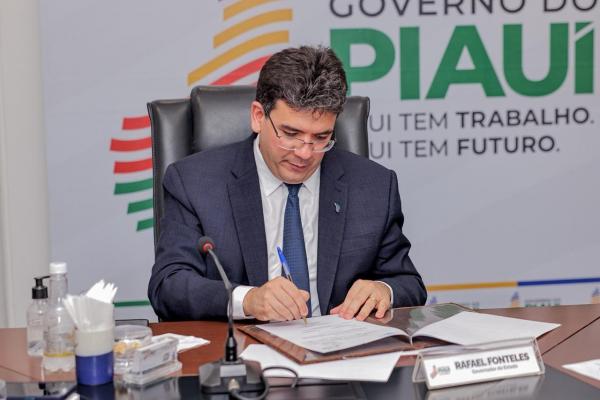 Rafael Fonteles anuncia reajuste de 5,6% para servidores estaduais; projeto será encaminhado à Alepi