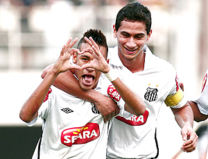 Após 'fico', Neymar desequilibra, e Santos vence o Galo na Vila