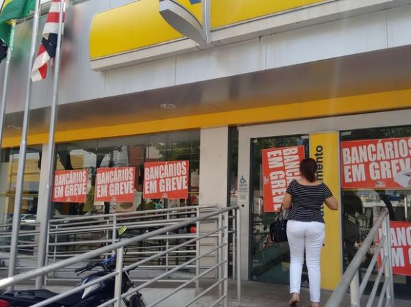 Sem acordo, greve de bancários continua nesta sexta-feira