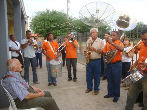 Banda de M&uacute;sica da PM e do Municipio tocando para o Frei(Imagem:reda&ccedil;&atilde;o)