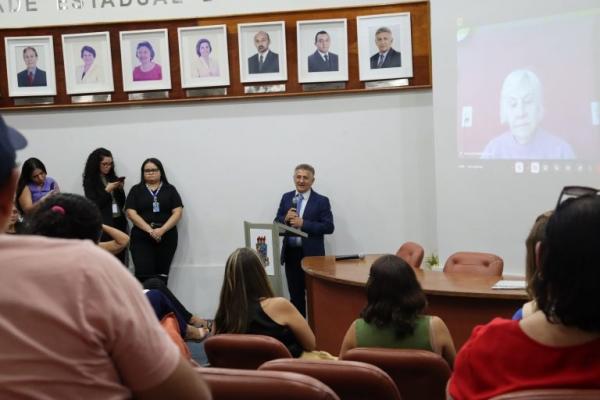 Reitor da UESPI, professor Evandro Alberto, fez a abertura do evento.(Imagem:Divulga&ccedil;&atilde;o)