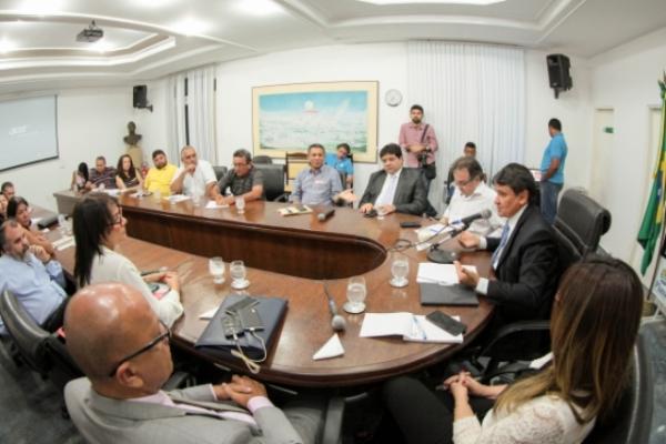  Governador apresenta proposta de reajuste salarial para professores da rede estadual de ensino.(Imagem:Jorge Henrique Bastos)