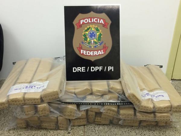 PF flagra mulher com 38 quilos de maconha dentro de ônibus no Piauí
