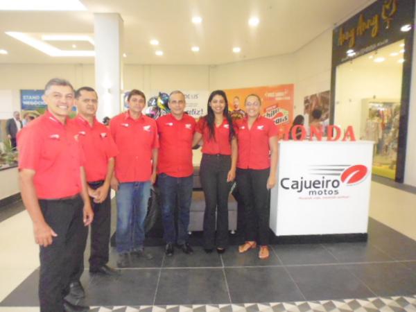 Cajueiro Motos inaugura estande no Floriano Shopping com sorteio de brindes