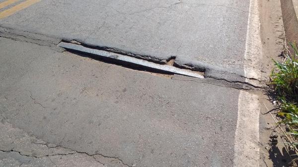 Trecho danificado na Ponte do Urubu, em Piracuruca.(Imagem: Ant&ocirc;nio Jos&eacute;)