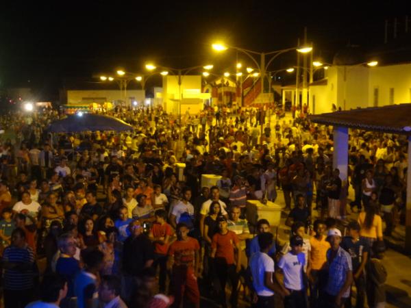 Multid&atilde;o prestigiou festa de posse do prefeito Gleydson Resende.(Imagem:FlorianoNews)