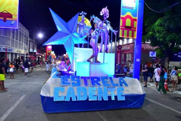 Carnaval de Floriano: Escolas de samba brilham na Avenida Get&uacute;lio Vargas(Imagem:Secom)
