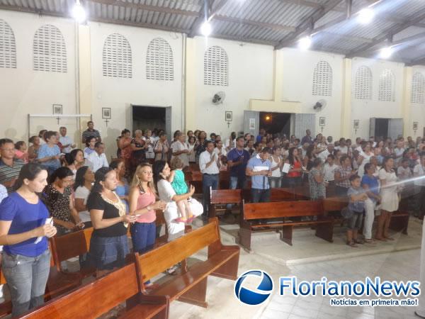 Prociss&atilde;o encerrou os festejos de Nossa Senhora de F&aacute;tima em Floriano.(Imagem:FlorianoNews)