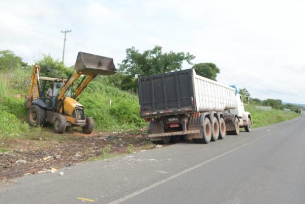 Infraestrutura recolhe lixo descartado de forma irregular em Floriano