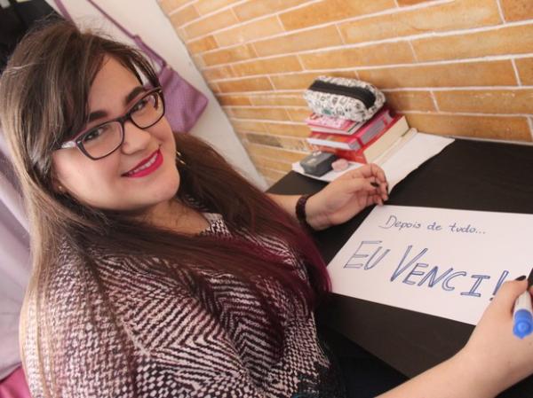 Nota mil na redação e que ficou 4 anos sem estudar é aprovada em medicina