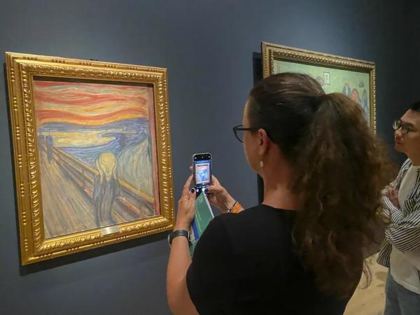 Militantes antipetroleo em Oslo tentam pegar "O Grito", de Munch
