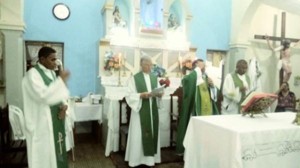 Padre Luiz de Fran&ccedil;a &eacute; empossado na Par&oacute;quia de Nossa Senhora de Nazar&eacute;.(Imagem:FlorianoNews)