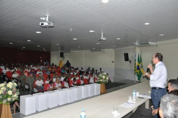 Floriano sedia abertura da Semana Estadual de Políticas sobre Drogas.(Imagem:SECOM)