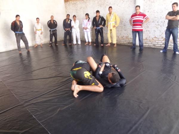 Lutador de MMA, Massaranduba, participa de semin&aacute;rio em Floriano.(Imagem:FlorianoNews)