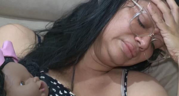  M&atilde;e chora e pede Justi&ccedil;a ao relatar morte da filha de 6 anos quando policial reagiu a assalto.(Imagem: Reprodu&ccedil;&atilde;o )