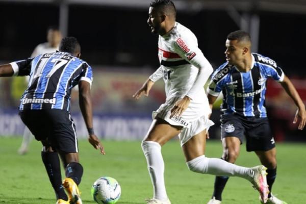 Grêmio domina no Morumbi, mas fica no 0 a 0 com o São Paulo