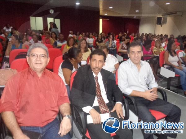 Professor Nelson J&uacute;nior, Promotor Jos&eacute; de Arimat&eacute;ia Dourado e Prefeito Gilberto J&uacute;nior.(Imagem:FlorianoNews)