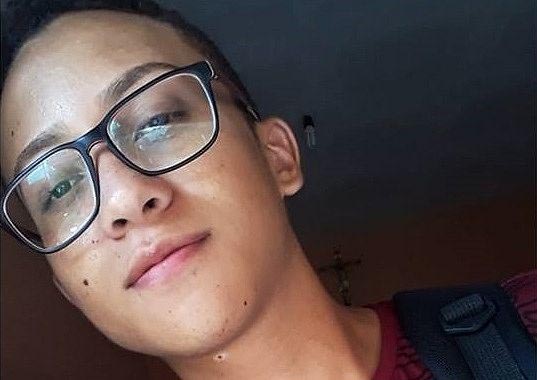 Adolescente que amordaçou e matou colega de escola é condenado a pena máxima