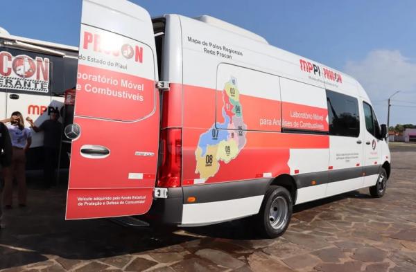Operação Petróleo Real: fiscalização interdita 10 postos de combustíveis no litoral do Piauí