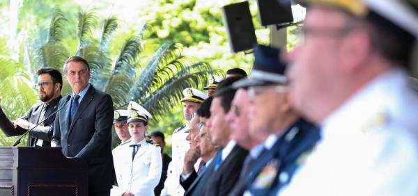 Bolsonaro sanciona sem vetos lei que institui novas regras de aposentadoria de militares