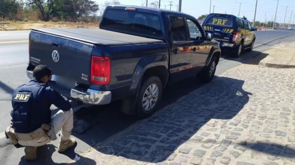 Dinheiro foi encontrado em pneu reserva do ve&iacute;culo durante fiscaliza&ccedil;&atilde;o da PRF em Teresina.(Imagem:Divulga&ccedil;&atilde;o/PRF-PI)