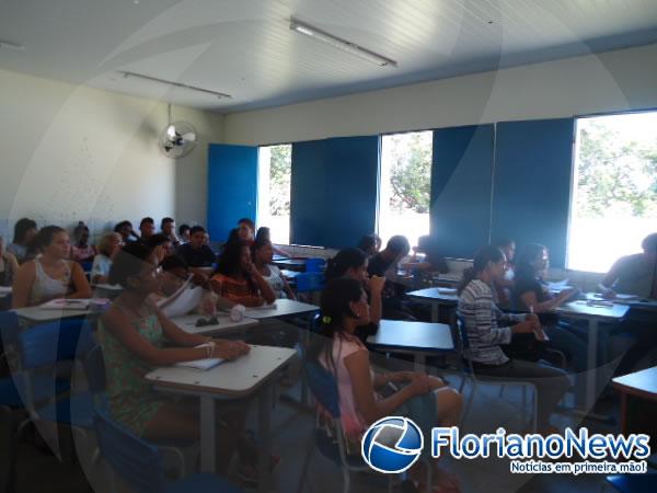Alunos das escolas estaduais de Floriano se preparam para o Enem.(Imagem:FlorianoNews)