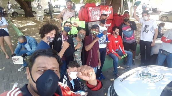 Entregadores de aplicativos fazem manifestações pelo país
