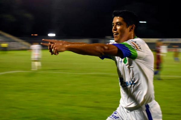 Altos vence Piauí e dorme na liderança do Campeonato Piauiense