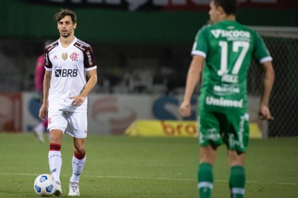 Flamengo só empata com a Chapecoense e fica mais longe do tri do Brasileiro