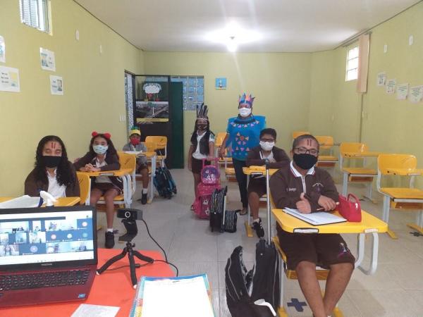  Em comemora&ccedil;&atilde;o ao Dia do &Iacute;ndio, alunos da Escola Pequeno Pr&iacute;ncipe se caracterizam de ind&iacute;genas.(Imagem:EPP)