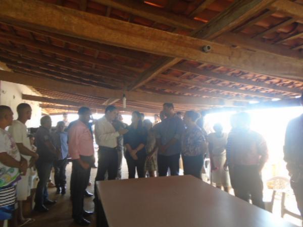Rejane Dias visita casa de recupera&ccedil;&atilde;o para dependentes qu&iacute;micos em Floriano.(Imagem:FlorianoNews)
