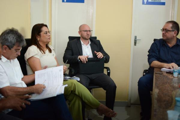  Reuni&atilde;o na C&acirc;mara Municipal de Floriano discute a LOA 2024.(Imagem:CMF)