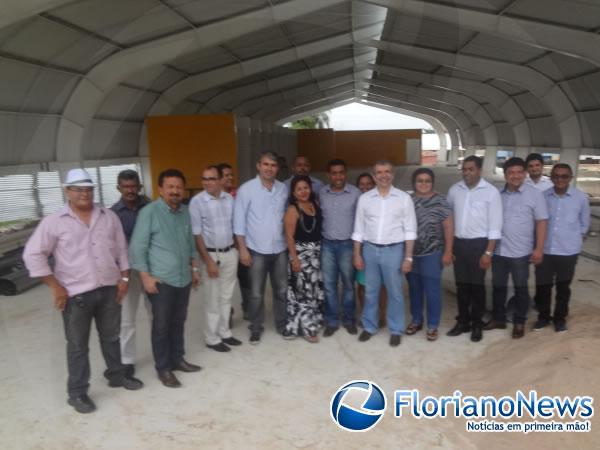 Senador João Vicente visitou obras do Mercado do Cruzeiro em Floriano