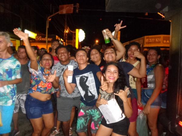 Arrast&atilde;o com a Banda Selva Branca fecha com chave de ouro o Carnaval de Floriano.(Imagem:FlorianoNews)