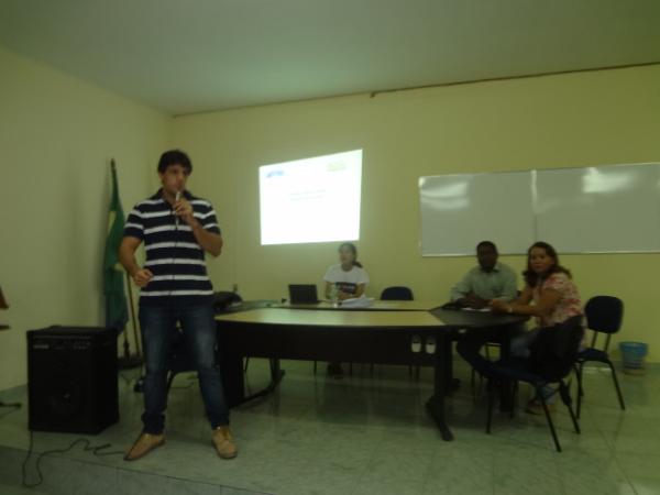 FAMCC promoveu reuni&atilde;o para orientar mutu&aacute;rios.(Imagem:FlorianoNews)