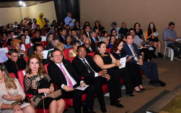 Comenda Agron&ocirc;mo Francisco Parentes homenageia personalidades em Floriano.(Imagem:Secom)