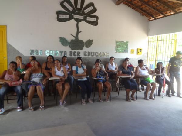 Escolas Municipais de Floriano realizam festa para M&atilde;es. (Imagem:FlorianoNews)