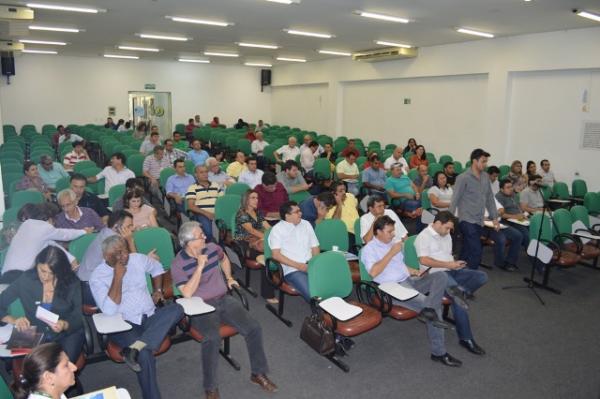 Gilberto J&uacute;nior participa de reuni&atilde;o emergencial na APPM.(Imagem:APPM)