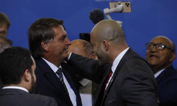 Após atacar o STF, Bolsonaro diz que não quis "peitar o Supremo" com indulto de Daniel Silveira