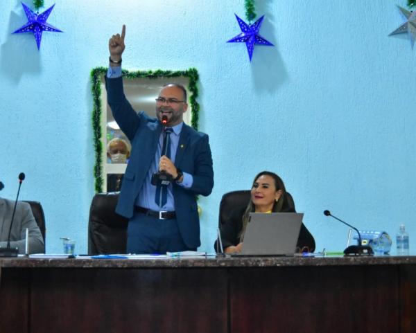 Vereador Joab Curvina vence eleição e é reconduzido para a presidência da Câmara Municipal