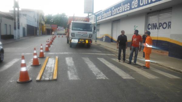 Ruas da cidade de Floriano recebem nova pintura e sinaliza&ccedil;&atilde;o.(Imagem:FlorianoNews)