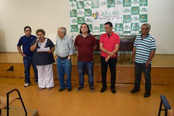  Prefeito Gilberto J&uacute;nior entrega recursos para Escolas de Samba.(Imagem:Secom)