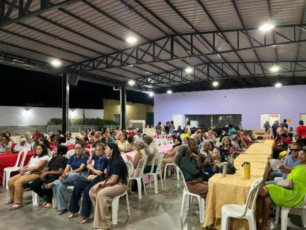 Prefeitura de Floriano encerra atividades do Serviço de Convivência com confraternização