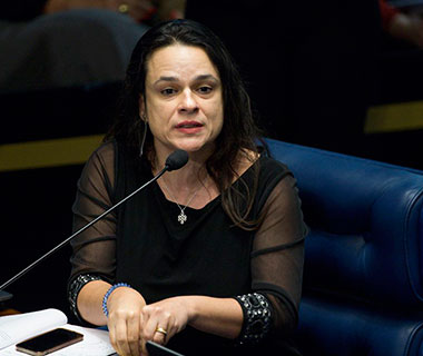 Trocar de partido é só trocar de problema, diz Janaina