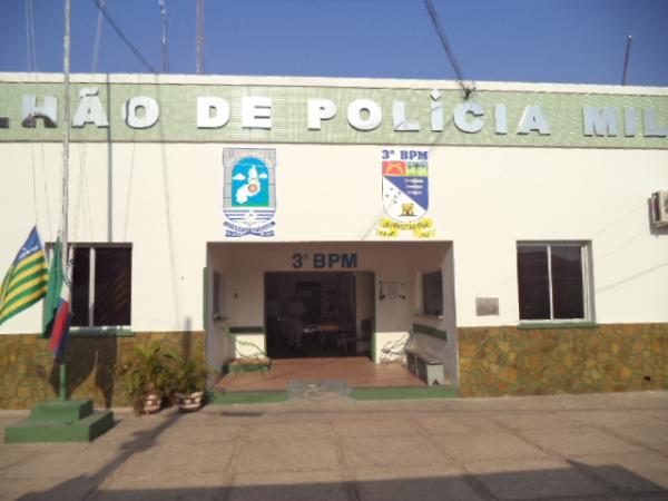 Motoqueiros armados assaltam posto de combustíveis em Floriano