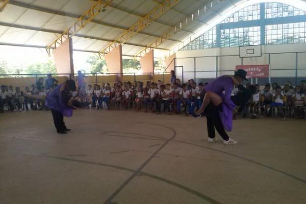 Grupo Cultura de Rua leva a arte da dança as escolas municipais.(Imagem:Waldemir Miranda)