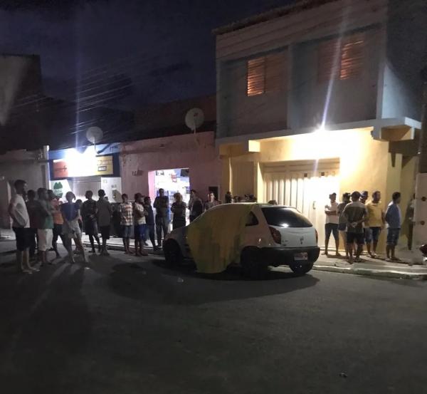 Homem é morto a facadas dentro do próprio carro em Patos do Piauí