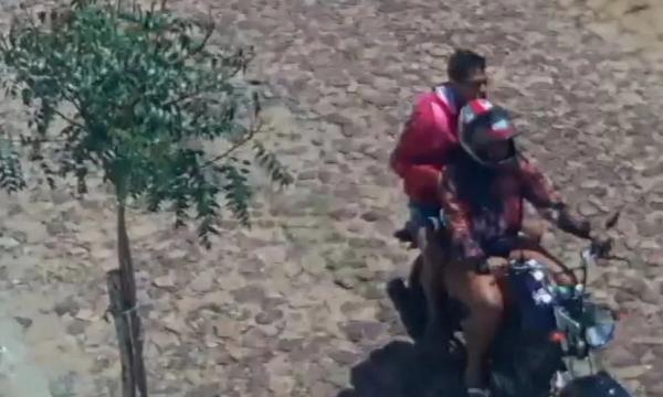  C&acirc;meras de seguran&ccedil;a mostram roubo em Cocal, no Piau&iacute;; jovem foi preso suspeito.(Imagem:Divulga&ccedil;&atilde;o/PC )
