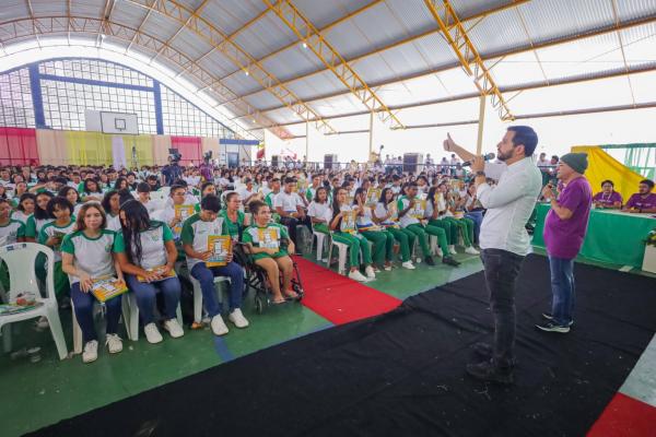 Estudantes da rede estadual participam de revis&atilde;o Pr&eacute;-Enem e Pr&eacute;-Saeb em Uni&atilde;o.(Imagem:Let&iacute;cia Santos)